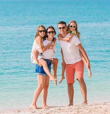 Familienleben am Strand in Dubai
